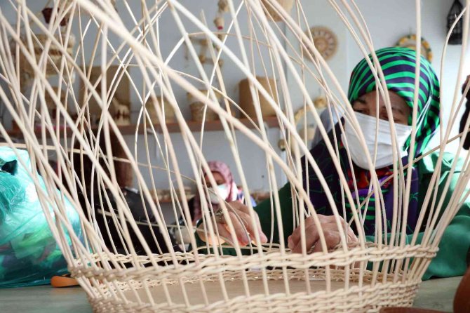 Doğadaki Atıklar Kadınların Elinde Sanat Eserine Dönüşüyor