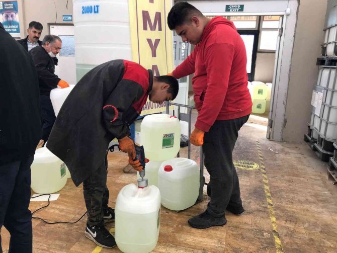 Elazığ’da Fabrika Gibi Okul: Öğretmen Ve Öğrenciler El Ele Verdi Hijyen Malzemesi Üreterek 3 Milyon Lira Ciroya Ulaşıldı