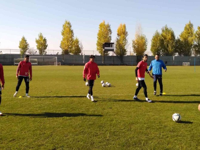 Elazığspor, Batman Petrolspor Maçı Hazırlıklarına Tek Antrenmanla Devam Etti