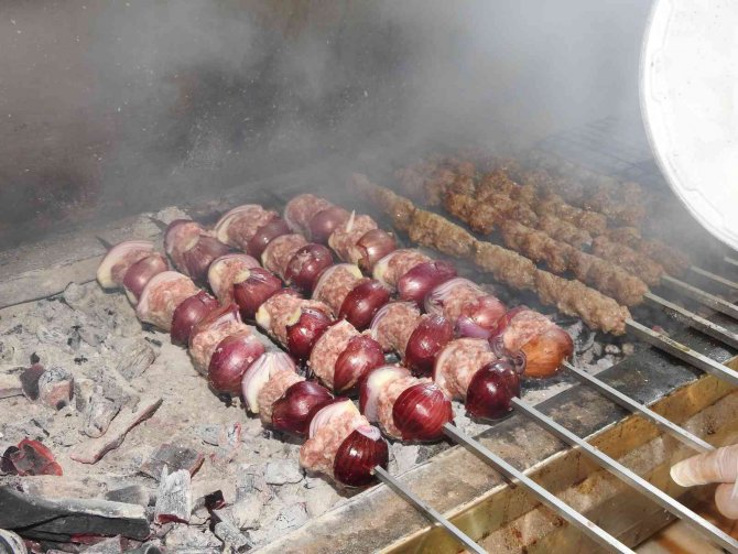 Kış Aylarının Vazgeçilmez Lezzeti: Soğan Kebabı