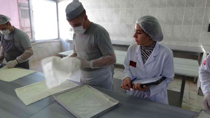 Dünyaya Yayılan Lezzetler Üretim Bandından Personel Kişisel Bakımına Kadar Denetleniyor