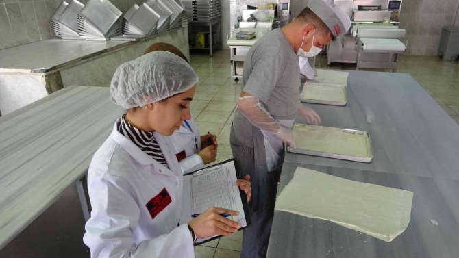 Dünyaya Yayılan Lezzetler Üretim Bandından Personel Kişisel Bakımına Kadar Denetleniyor