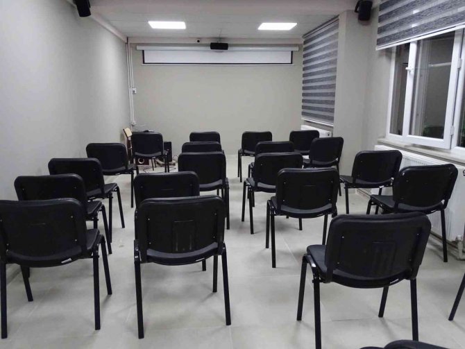 Hisarcık İ̇lçe Halk Kütüphanesi Öğrencilere 14 Saat Hizmet Veriyor