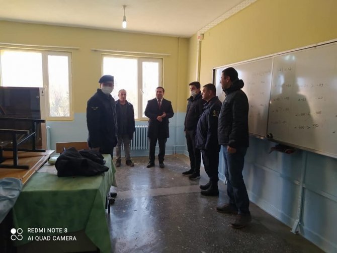 Köy Okuluna Jandarma Eli Değdi