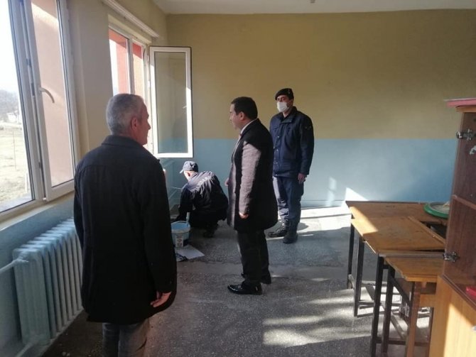Köy Okuluna Jandarma Eli Değdi