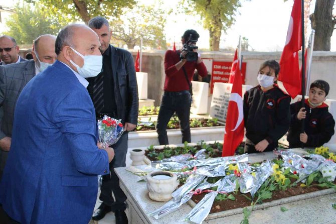 Şehit Kaymakam Saim Bey Kabri Başında Anıldı