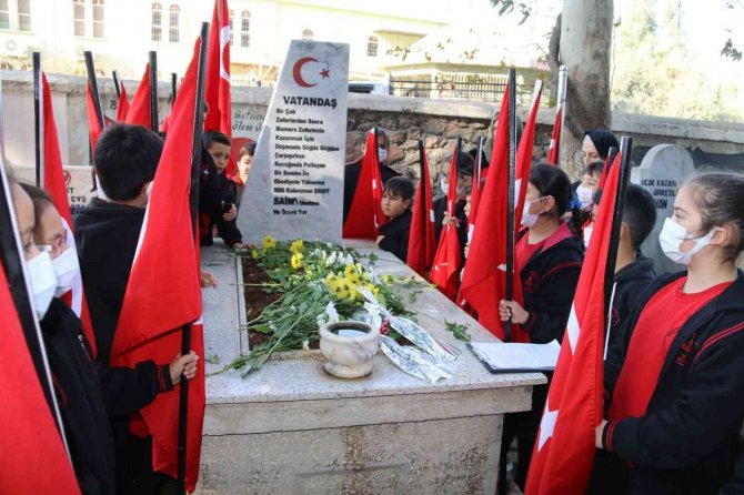 Şehit Kaymakam Saim Bey Kabri Başında Anıldı
