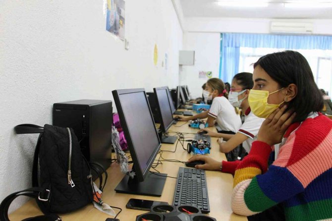 Robotik Kodlama Atölyesi Açılışı Yapıldı