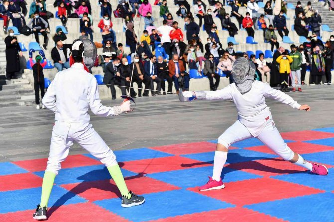 Ankara’da “Eğitim Ve Spora Destek Projesi” Başladı