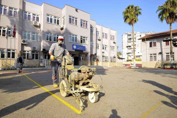 Muratpaşa’da Okul Bahçelerinde Oyun Alanları Yapılıyor