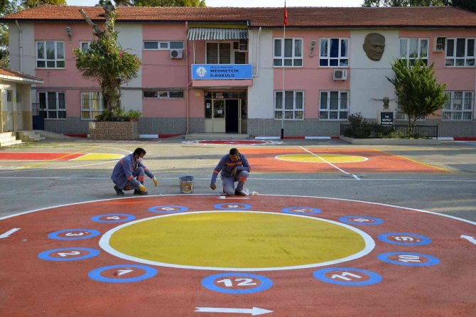Muratpaşa’da Okul Bahçelerinde Oyun Alanları Yapılıyor