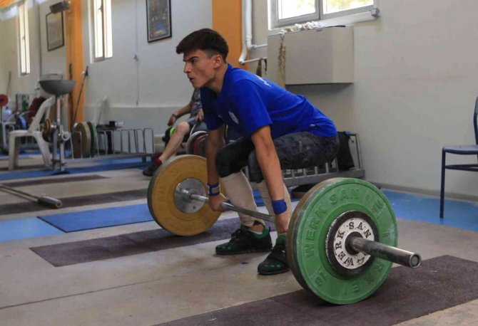 Pamukkale Belediyespor’un Halter Antrenörüne Önemli Görev