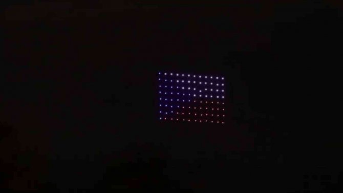 Prag’daki Işıklı Drone Gösterisi İzleyenleri Hayran Bıraktı