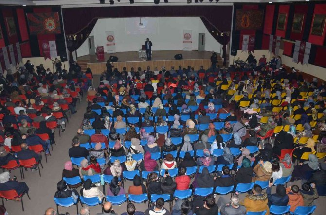 Hayati İ̇nanç Sevgisi Salona Sığmadı