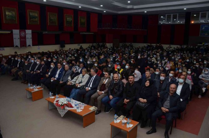 Hayati İ̇nanç Sevgisi Salona Sığmadı