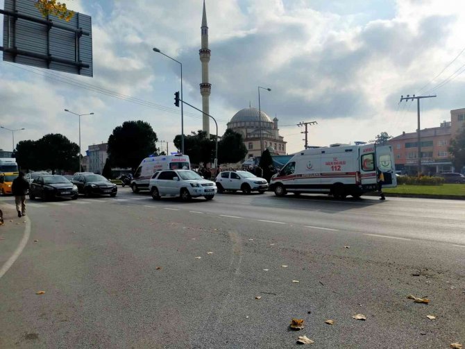 Samsun’da 3 Aracın Karıştığı Kaza: 2 Yaralı