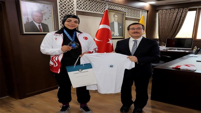 Kick Boks Şampiyonasından Dünya 2’nci Olarak Döndü