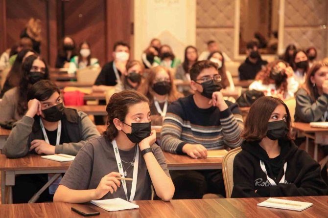 Geleceğin Liderleri “Eğitim Kampı”nda