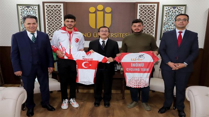Türkiye Şampiyonuna Başarı Hediyesi