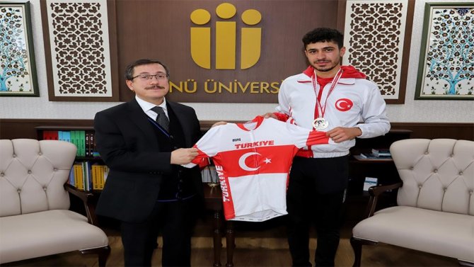Türkiye Şampiyonuna Başarı Hediyesi