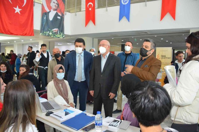 40 Ayrı Şirket Temsilcisi, Uşak Üniversitesi’nde Bir Araya Geldi