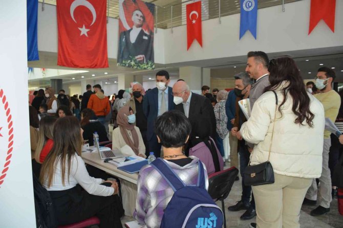 40 Ayrı Şirket Temsilcisi, Uşak Üniversitesi’nde Bir Araya Geldi