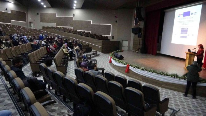 Ev Hanımları Seramik Sanatı İle Para Kazanacak