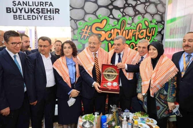 Yerel Yönetimler Başkanı Özhaseki Şanlıurfa Standında