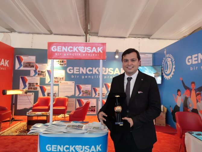 Cumhurbaşkanı Erdoğan’dan Uşak Belediye Başkanı Çakın’a Ödül