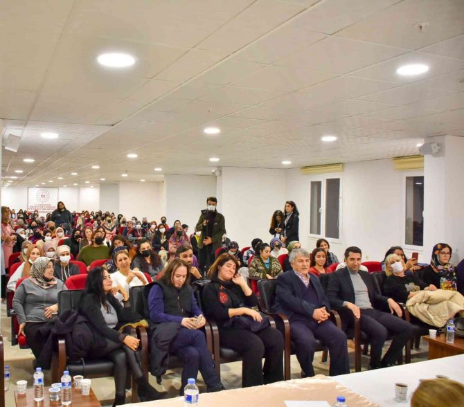Yönetmenler Ve Oyuncular Yurtlarda Kalan Öğrencilerle Buluştu