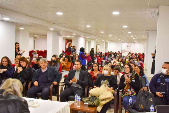 Yönetmenler Ve Oyuncular Yurtlarda Kalan Öğrencilerle Buluştu