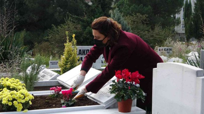 6 Yıl Önce Öldürülen Doktor Aynur Dağdemir Mezarı Başında Anıldı