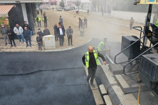 Akyazı’da Bir Mahalle Daha Sıcak Asfalt İle Taçlandı