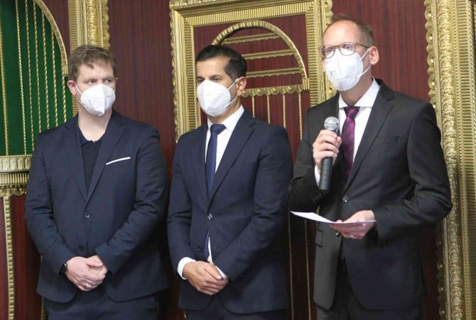 Alman Sağlık Bakanı, Camilerde "Aşı Olun ”Çağrısı Yaptı