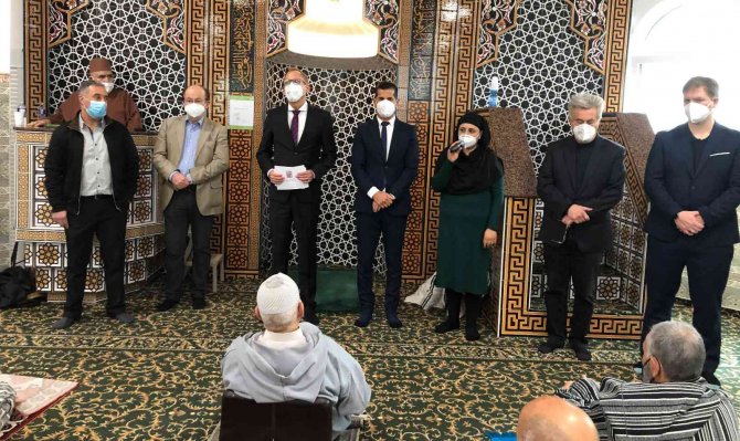 Alman Sağlık Bakanı, Camilerde "Aşı Olun ”Çağrısı Yaptı