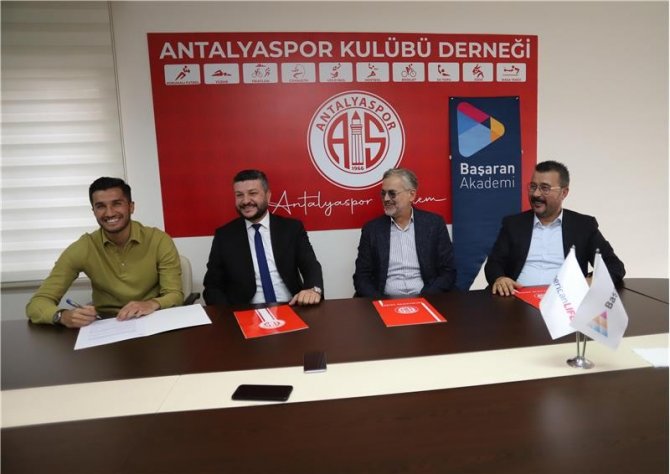 Antalyaspor, Altyapı Sporcularına İ̇ngilizce Eğitimi İçin Protokol İmzaladı