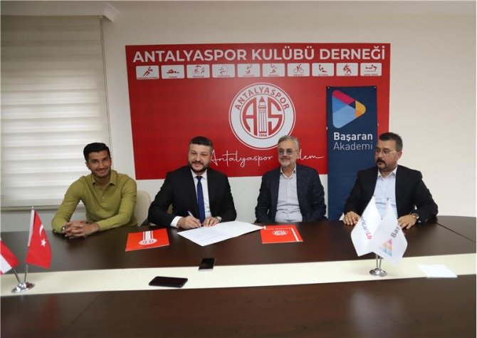 Antalyaspor, Altyapı Sporcularına İ̇ngilizce Eğitimi İçin Protokol İmzaladı