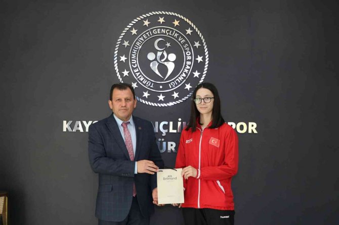 Özge Yılmaz Ali İ̇hsan Kabakcı’yı Ziyaret Etti