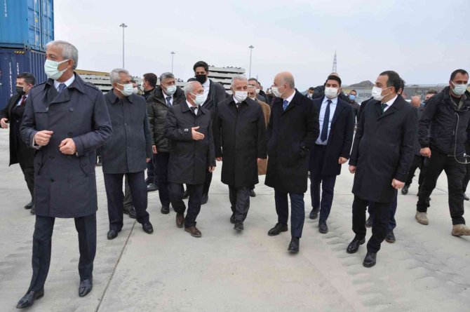 Bakan Karaismailoğlu Kars Lojistik Merkezi’nde
