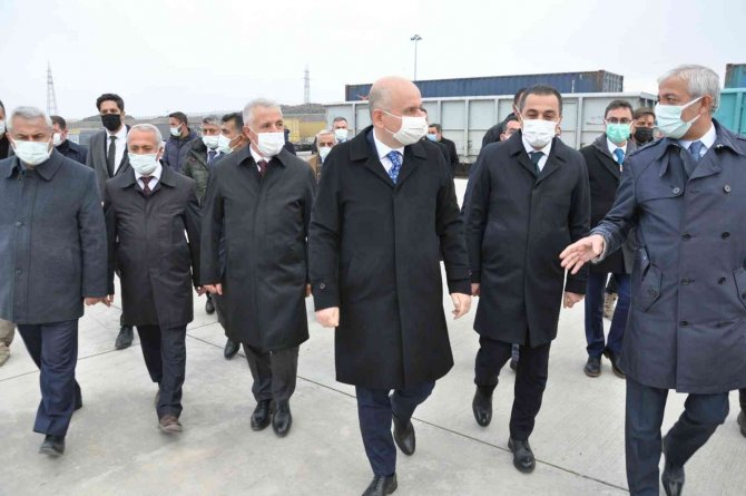 Bakan Karaismailoğlu Kars Lojistik Merkezi’nde