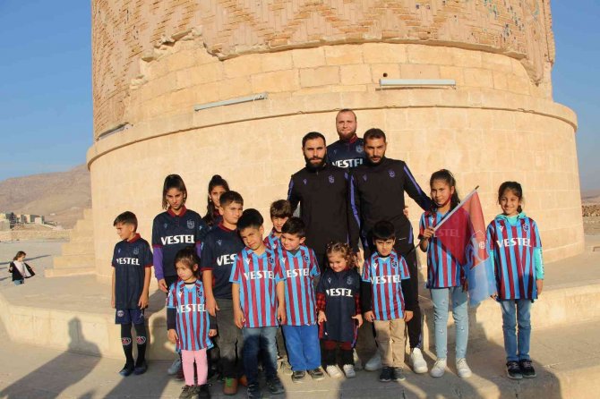 Trabzonspor, Batmanlı Çocuklara 150 Forma Gönderdi