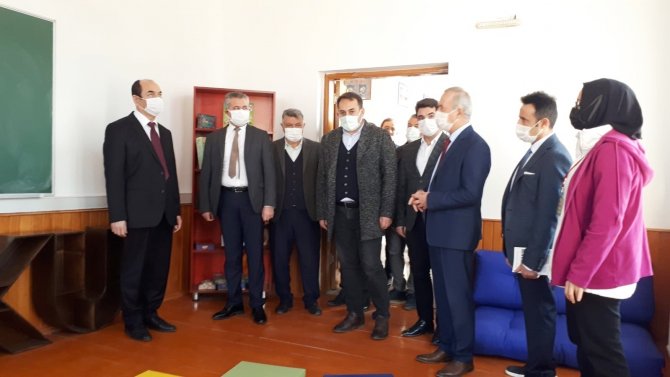 “Her Kütüphane Bir Hapishane Kapatır”
