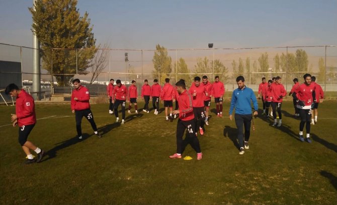 Elazığspor Lider Karşısında