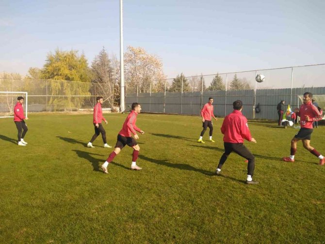 Elazığspor Lider Karşısında