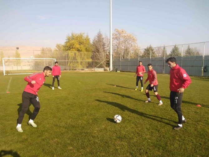 Elazığspor Lider Karşısında