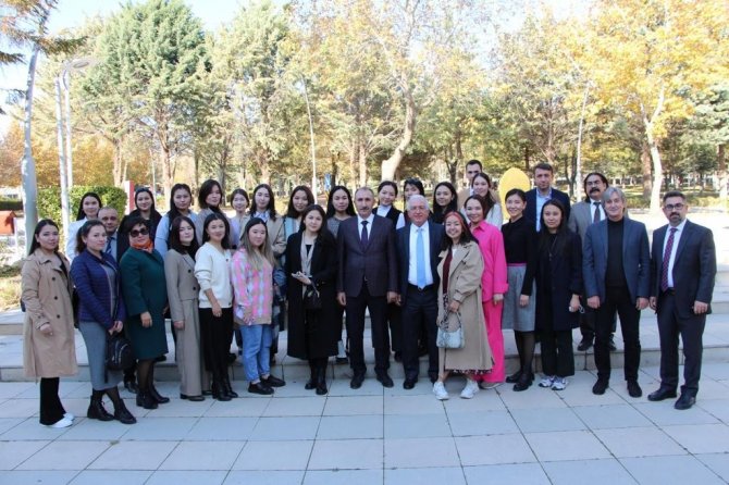 Kazakistanlı 25 Öğrenci Fırat Üniversitesi’nde Staj Yapacak