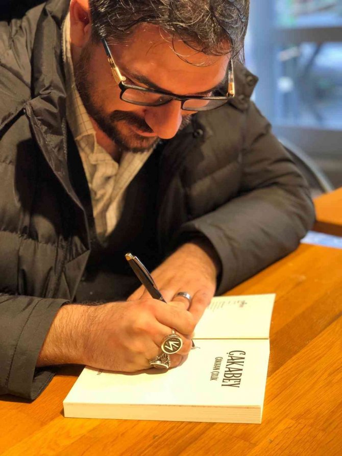 Gazeteci-yazar Çelik’in "Çaka Bey" Romanı Raflarda