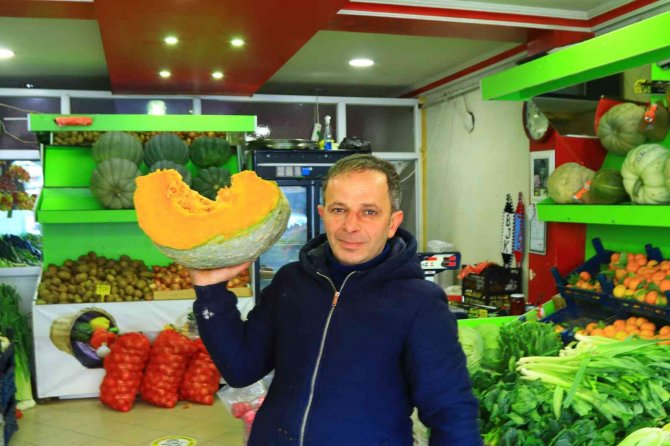 Gümüşhane’de Devasa Bal Kabakları Yoğun İlgi Görüyor