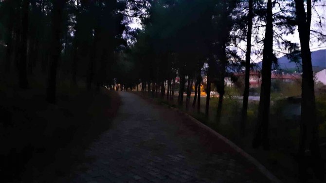 İ̇lçe Halkı Arafat Tepesinin Işıklandırmasını İstiyor