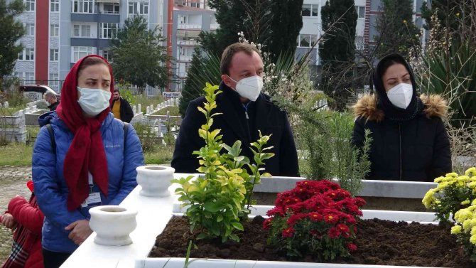 6 Yıl Önce Öldürülen Doktor Aynur Dağdemir Mezarı Başında Anıldı